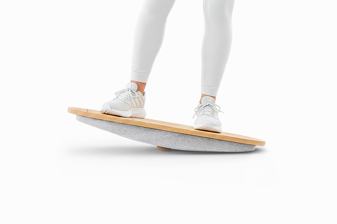 IDAID_Ergotopia_CORLEY-_Balanceboard_feet