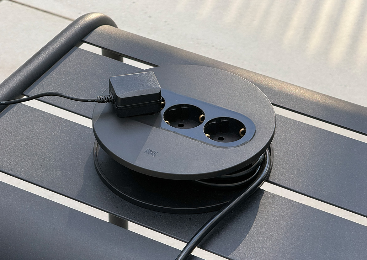 BACHMANN_IDAID_DOT_Outside